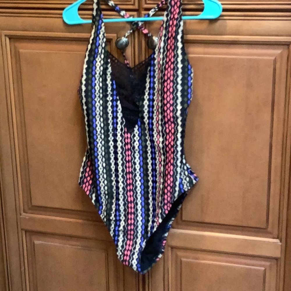 ZIG ZAG DESIGN ONE PIECE SWIMSUIT👩